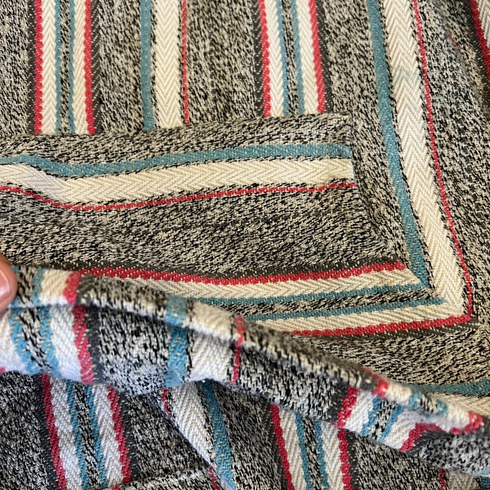 Poncho - Picture 5 of 8